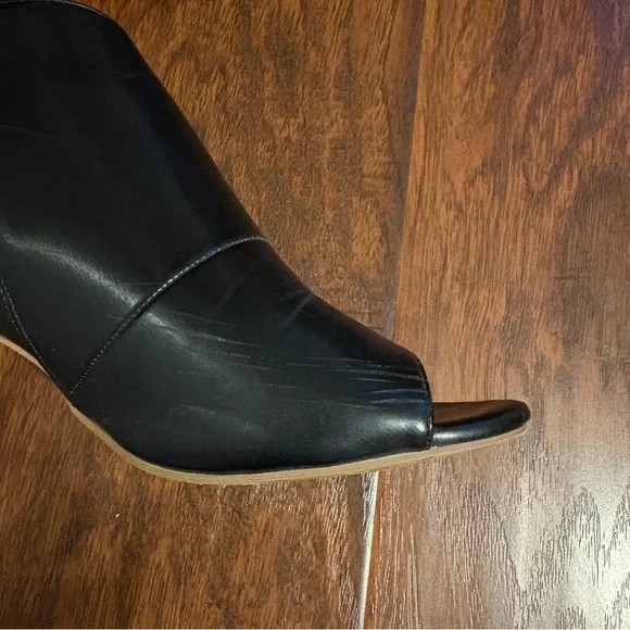 Black Peep-Toe Ankle heels - Picture 3 of 7